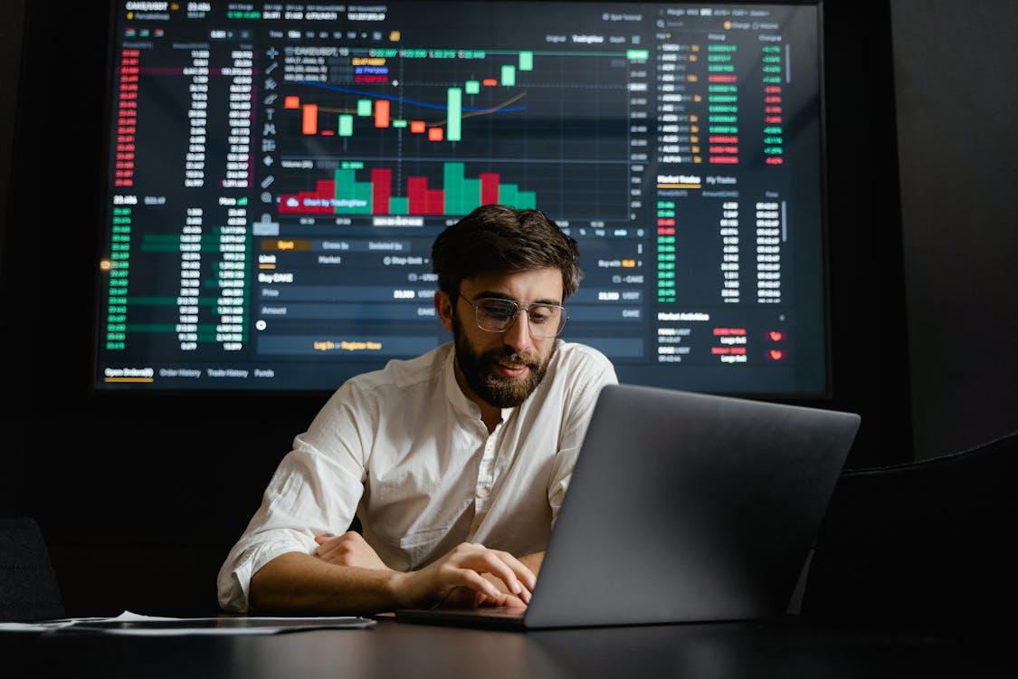 marketing businessman man laptop